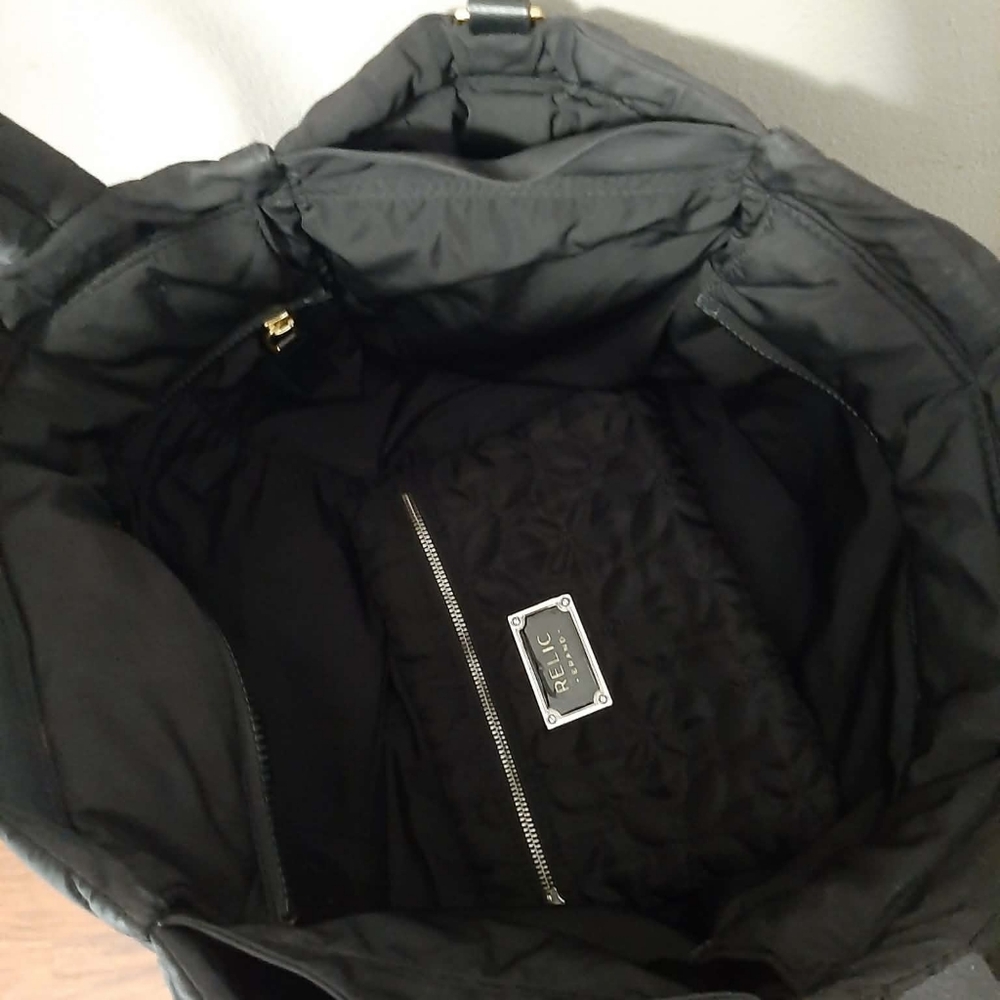 MARC JACOBS Black Quilted Nylon Tote with Matching RELIC Pouch - Picture 6 of 9